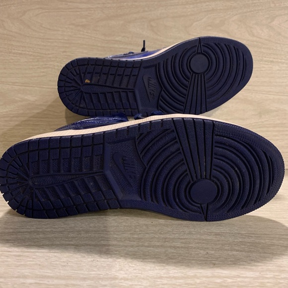 Nike Air Jordan 1 Retro - Picture 7 of 9